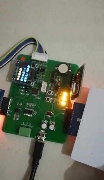 w006+单片机停车场智能停车引导系统c（300元）